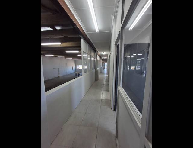1,085M² WAREHOUSE FOR SALE IN BRAELYN INDUSTRIAL